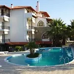 Pyrgos Отель