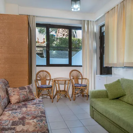 Pyrgos Hotel 2*