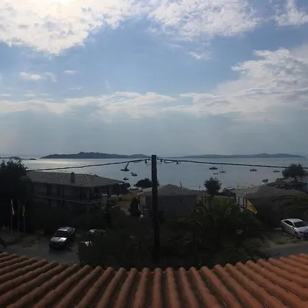 Pyrgos ホテル 2*
